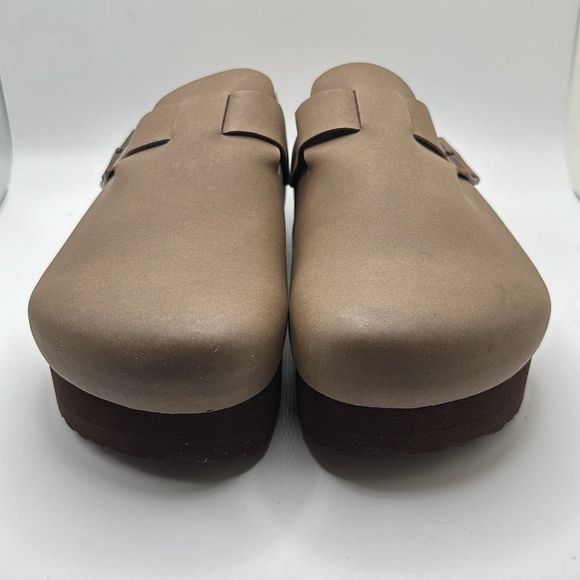 CUSHIONAIRE Women's Cork Footbed Platform Clog 10 WIDE BROWN - Picture 2 of 7